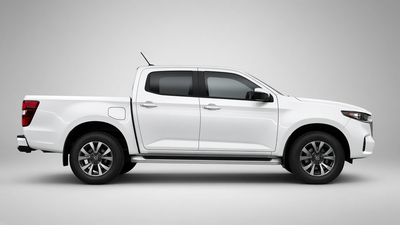 Mazda BT-50 2021-2025 passenger side view