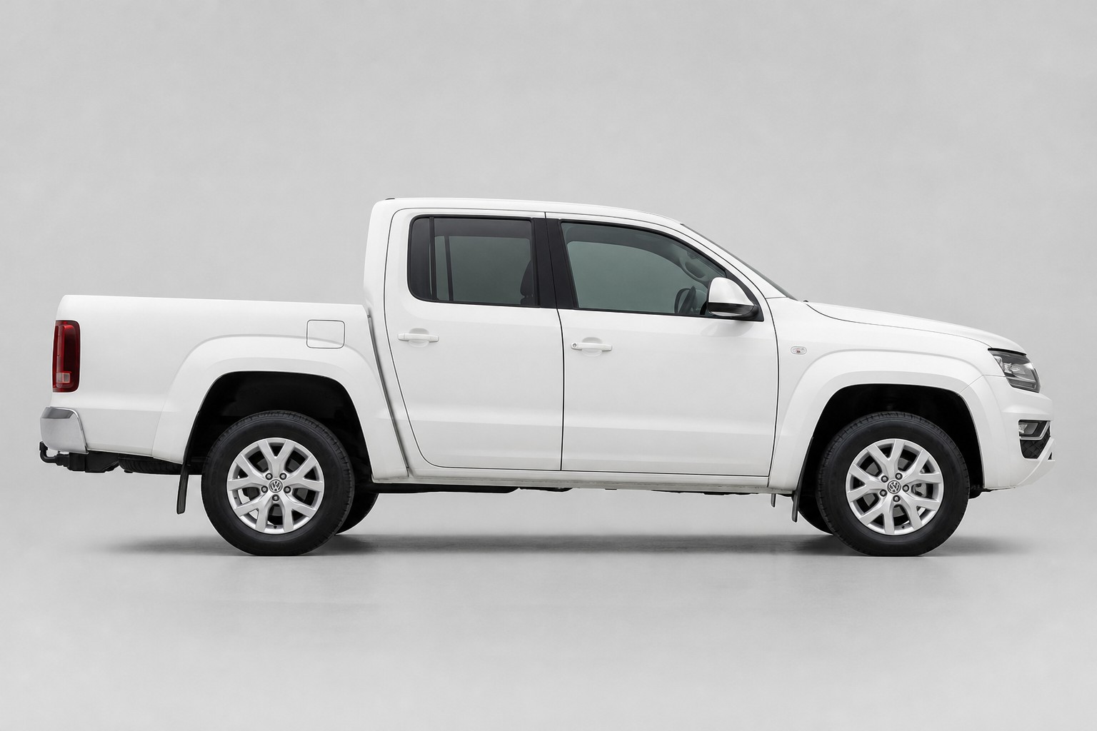 Volkswagen Amarok 2023-2025 passenger side view